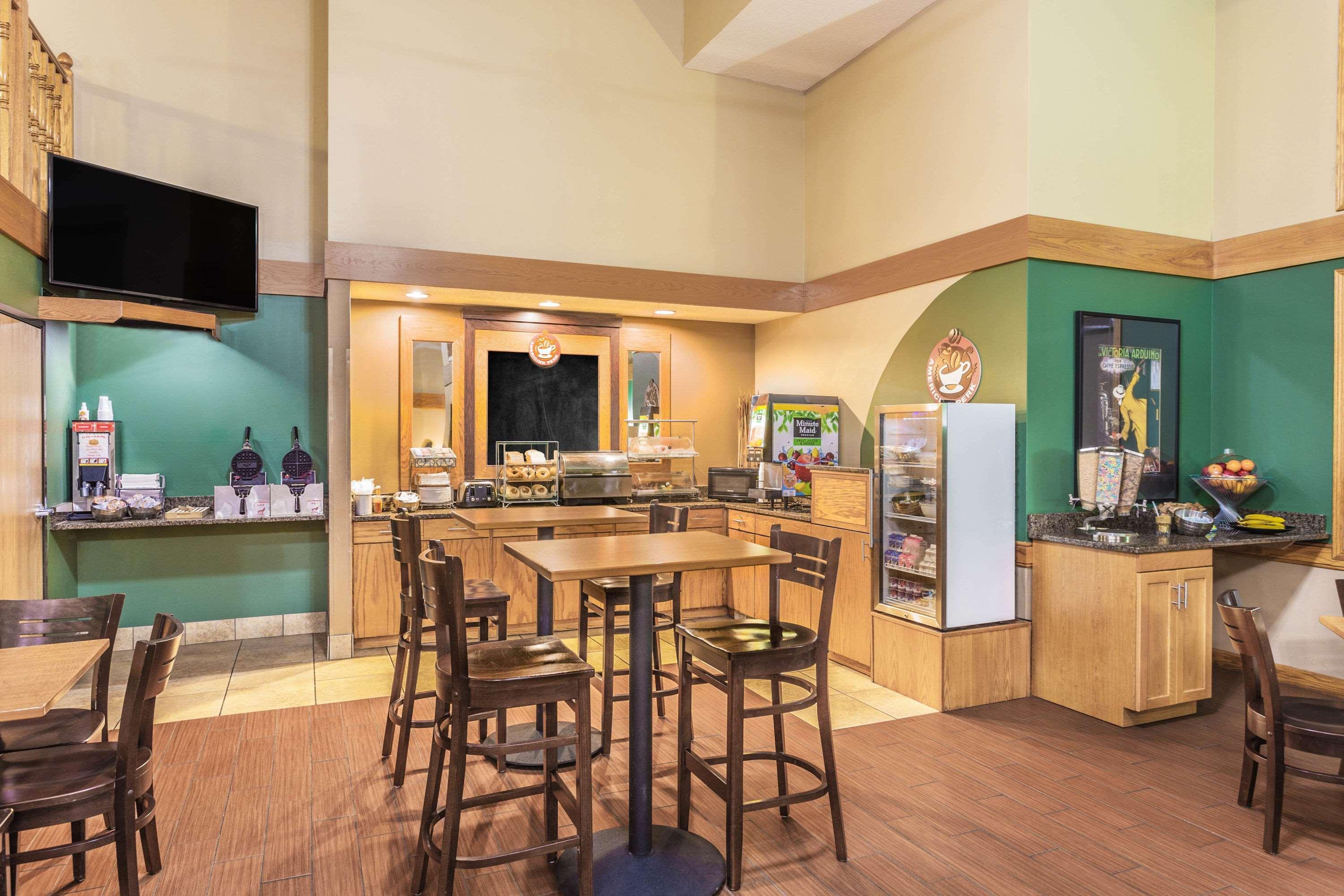 Americinn By Wyndham Madison South Ngoại thất bức ảnh